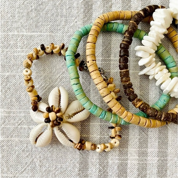 Beach surfer boho stretch shell stackable bracelets. - Picture 2 of 3
